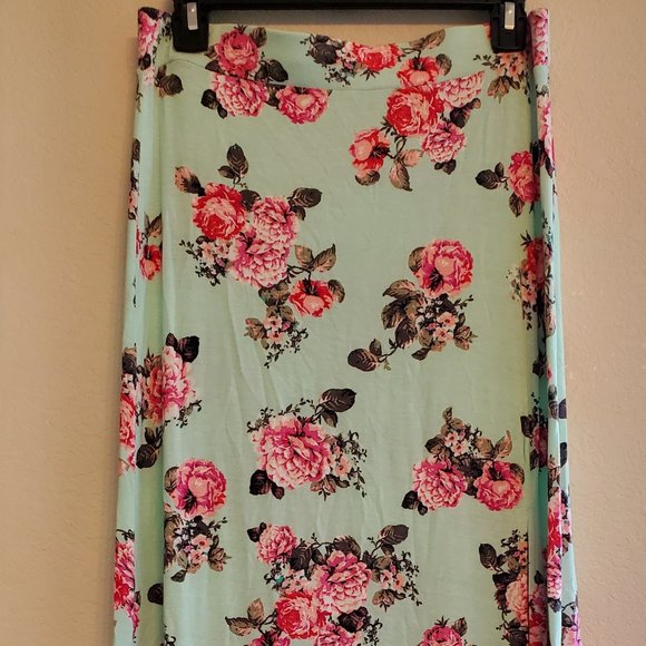 Dresses & Skirts - Maxi Skirt